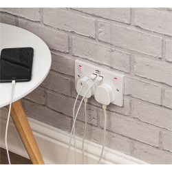 APS12206 2 Gang Switched 13A Socket with 2 x 5V 2.4A USB Sockets with Illuminated USB Ports White